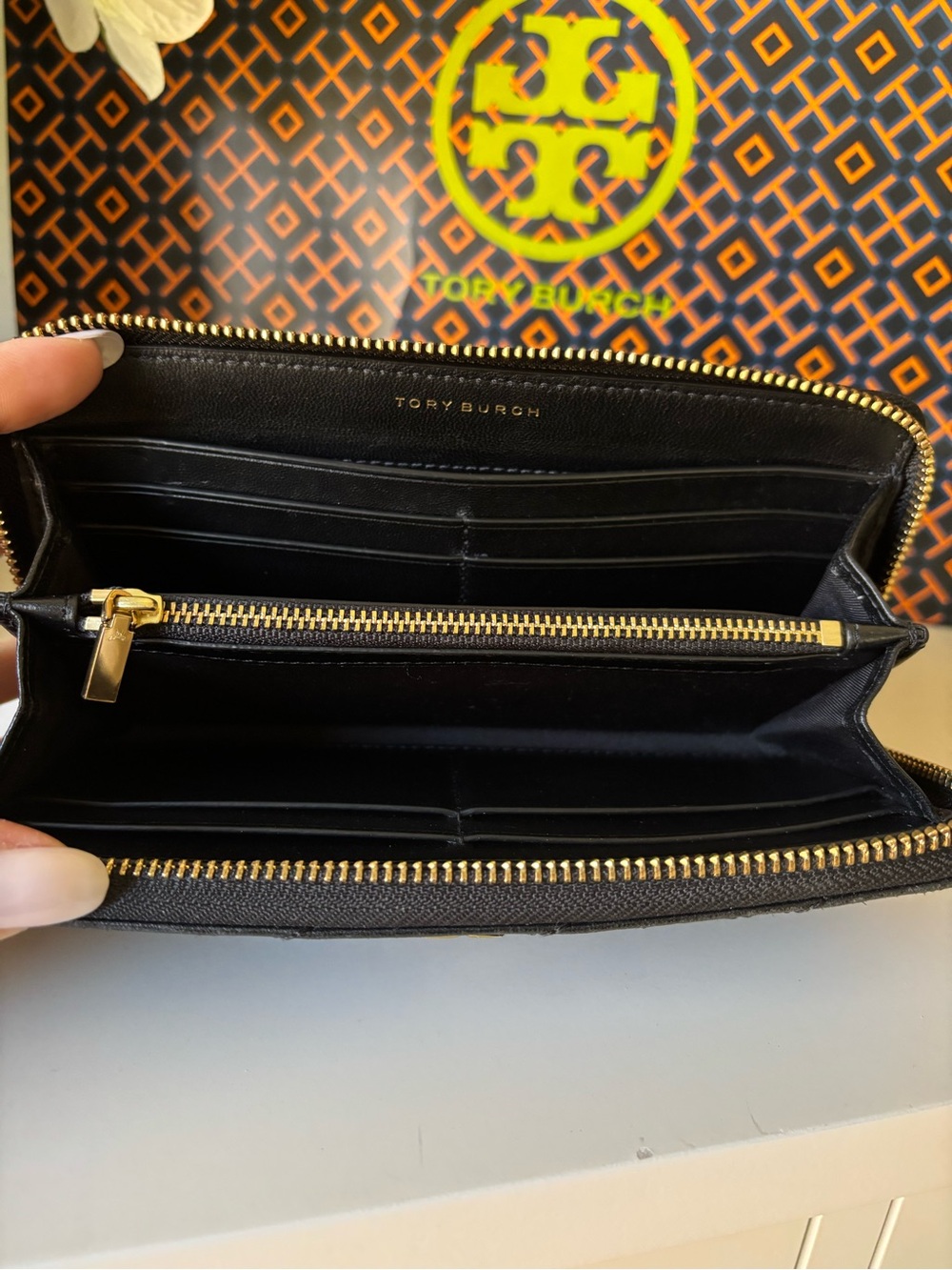 TORY BURCH QUILTED CHEVRON ZIP AROUND W/GOLD TB LOGO - Picture 11 of 13